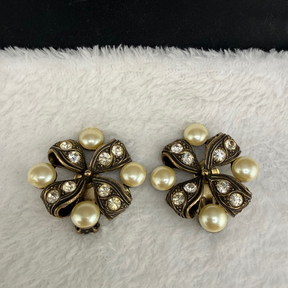 Vintage Les Bernard Clip On Earrings Faux Pearl Gold Tone